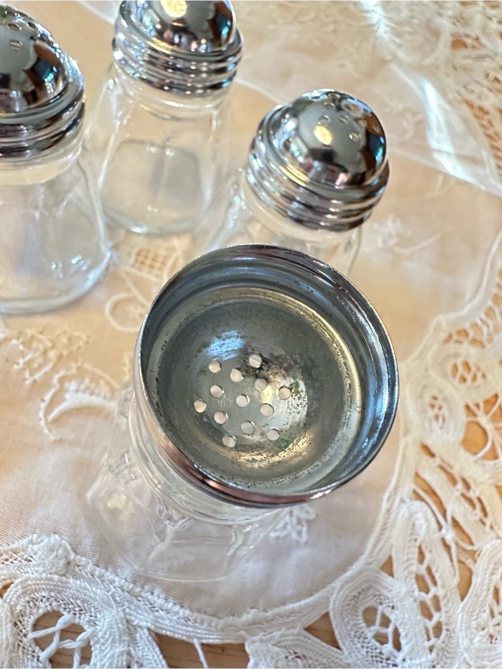Vintage Set 4 Clear Glass Salt Pepper Shakers Chrome Mushroom Lids - Picture 5 of 5